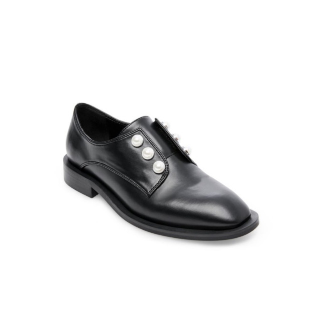 Slip on pearl flats